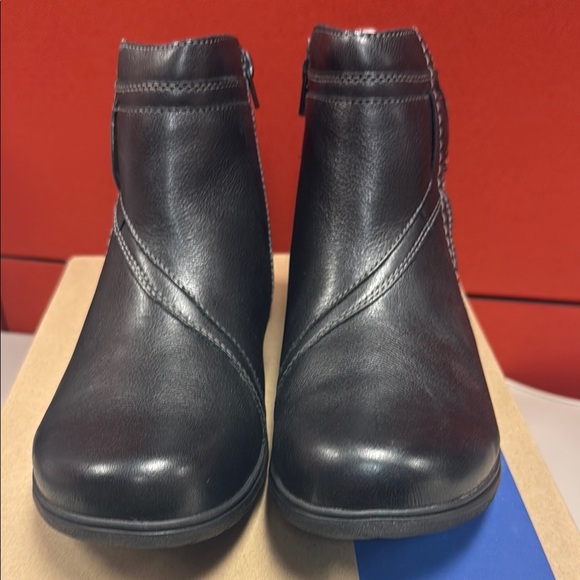 Clark’s carleigh style Black Leather Ankle Boots us 11 M - Picture 2 of 7